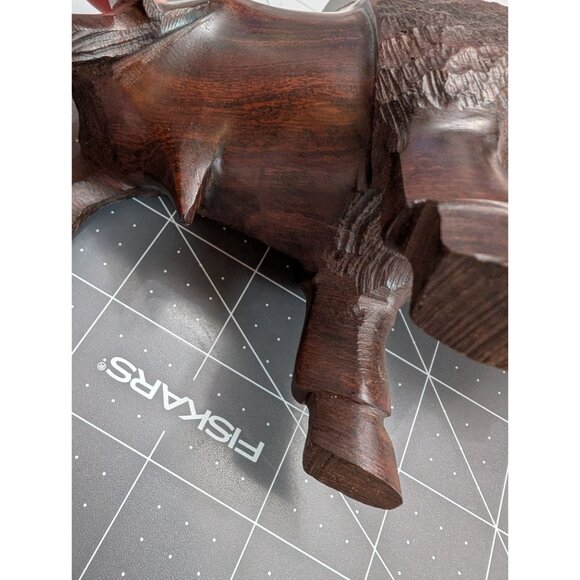 Carved Ironwood Buffalo Bison statue solid anatomically correct vintage 8x6 - Picture 5 of 11